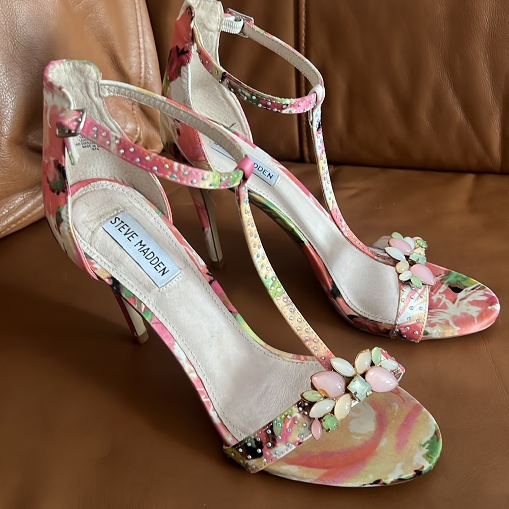 🎉𝟐𝐱𝐇𝐏! 🎉STEVE MADDEN FLORAL EMBELLISHED SATIN HEELS